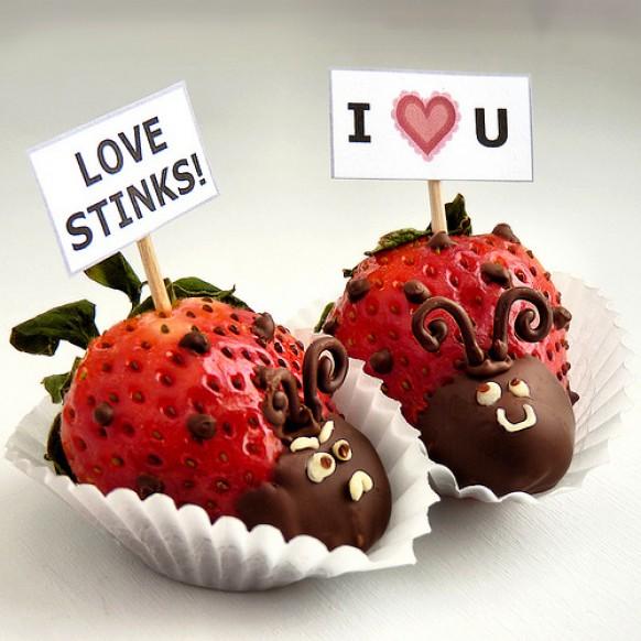wedding photo - Gourmet Chocolate-Dipped Ladybug Strawberries for Christmas or Valentine's Day ♥ Wedding Strawberry Love Bugs 