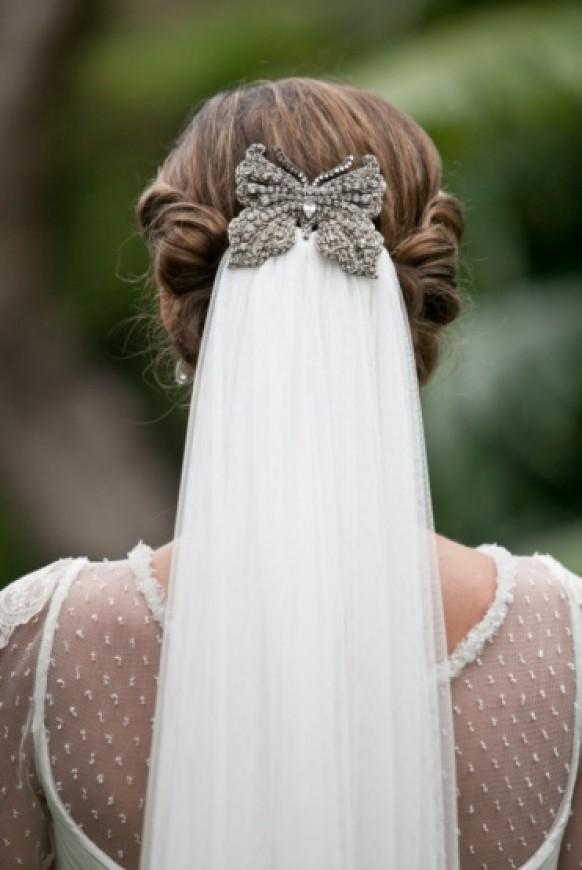 wedding photo - White wedding veil to be tied with hairs