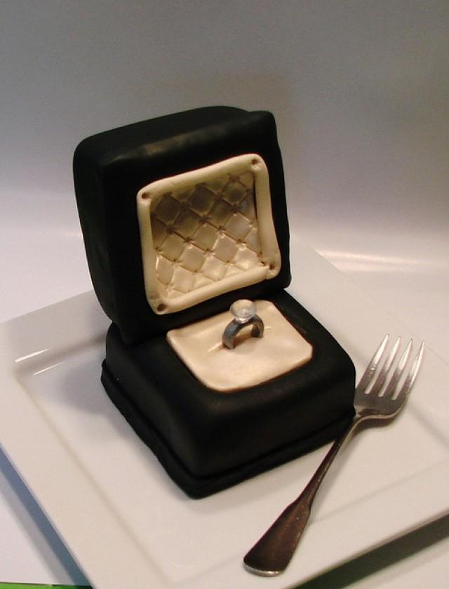 wedding photo - Wedding cupcake designed as engagement ring box