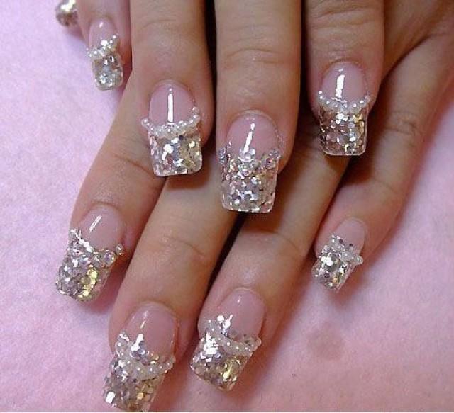 wedding photo - Golden glitters nail art