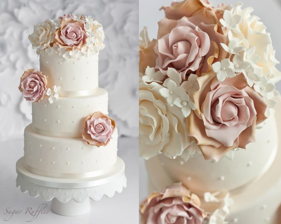 Mariage - Vintage Rose Wedding Cake