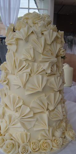 Hochzeit - White Chocolate Wedding Cake