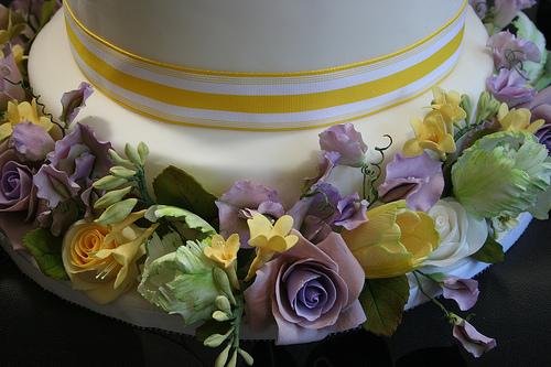 زفاف - الربيع مستوحاة كعكة تفاصيل