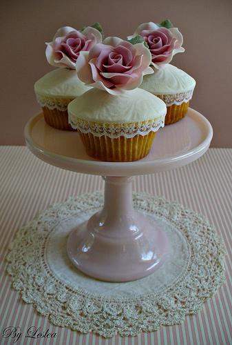 Hochzeit - Rosa Rosen-Cupcakes