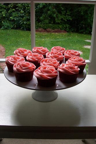 Wedding - Piped Roses Cupcakes