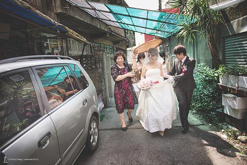 Свадьба - [Свадебные] через улицу