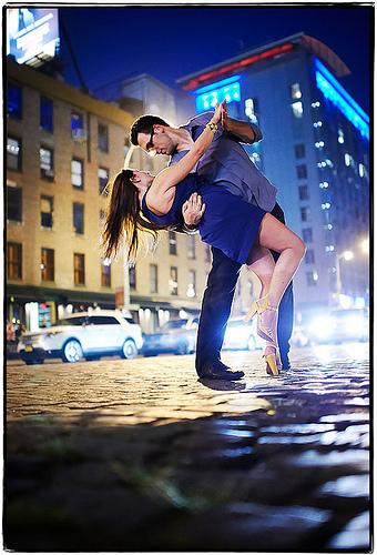 زفاف - الرقص في الشوارع