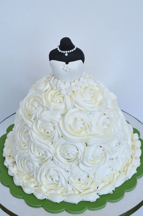 Wedding - Wedding cake decorated with ivory roses