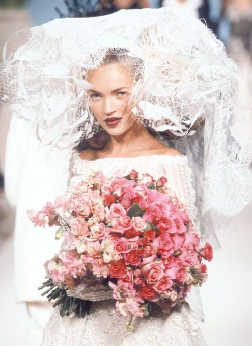 زفاف - Bridal bouquet with different shades of pink roses