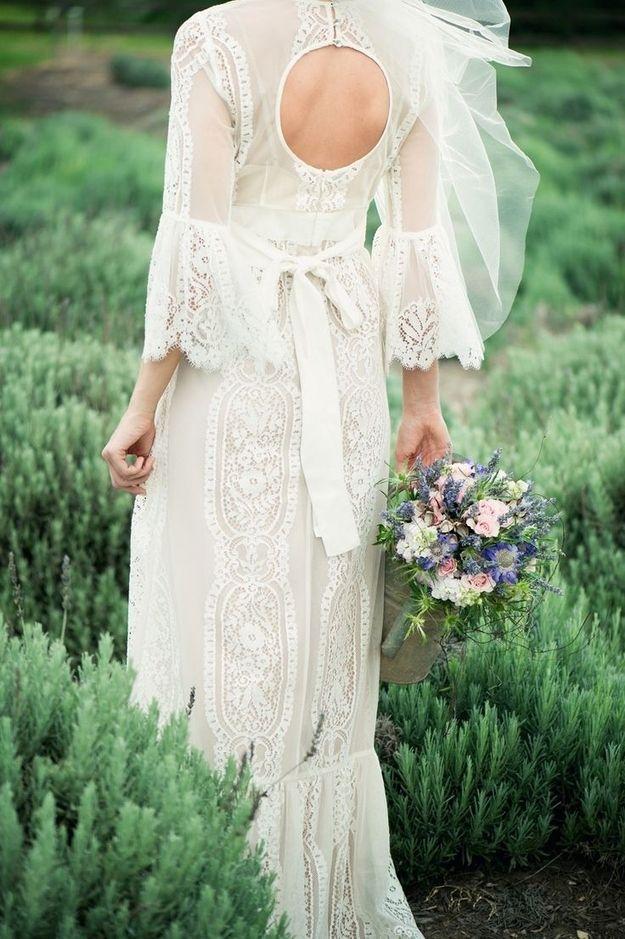 Свадьба - White wedding dress with a cut along the back