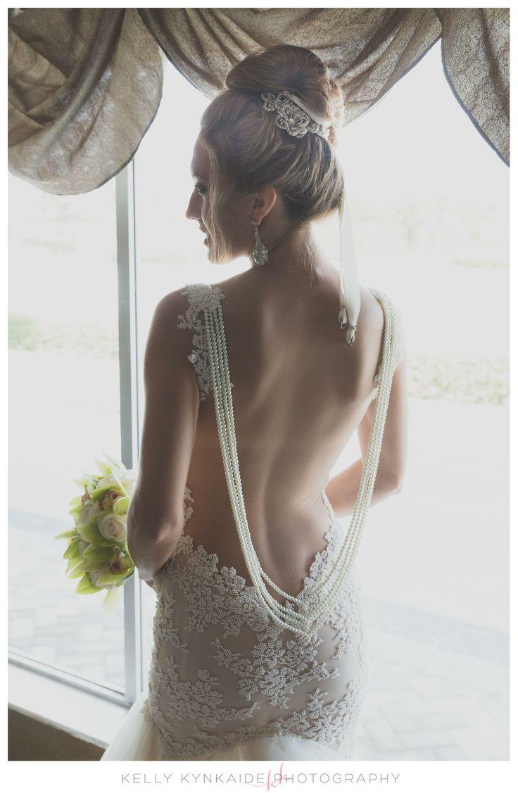 زفاف - Open back wedding dress with a necklace of beads