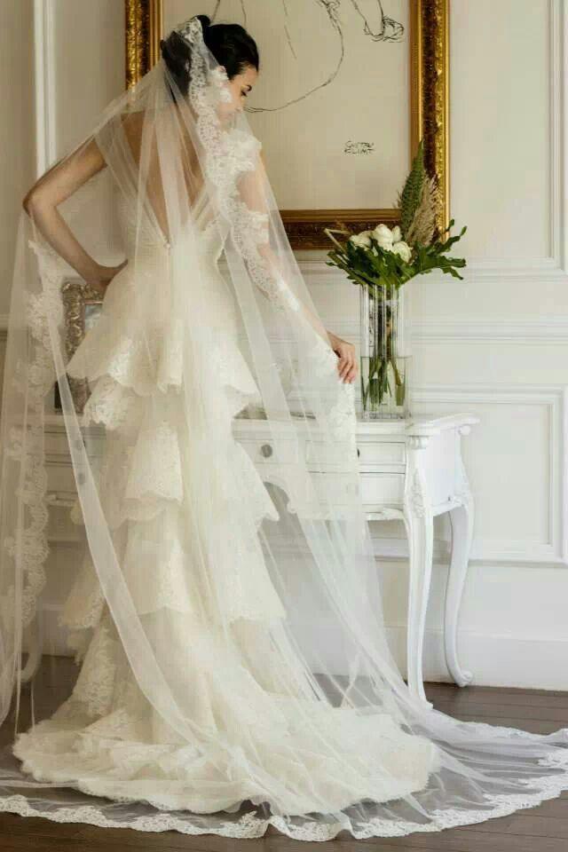 Wedding - Ivory wedding dress with huge veil