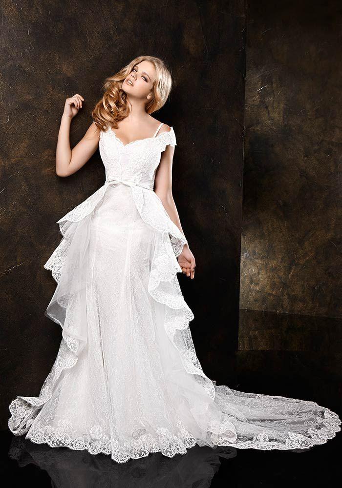 Wedding - Elegant long white lacy wedding gown