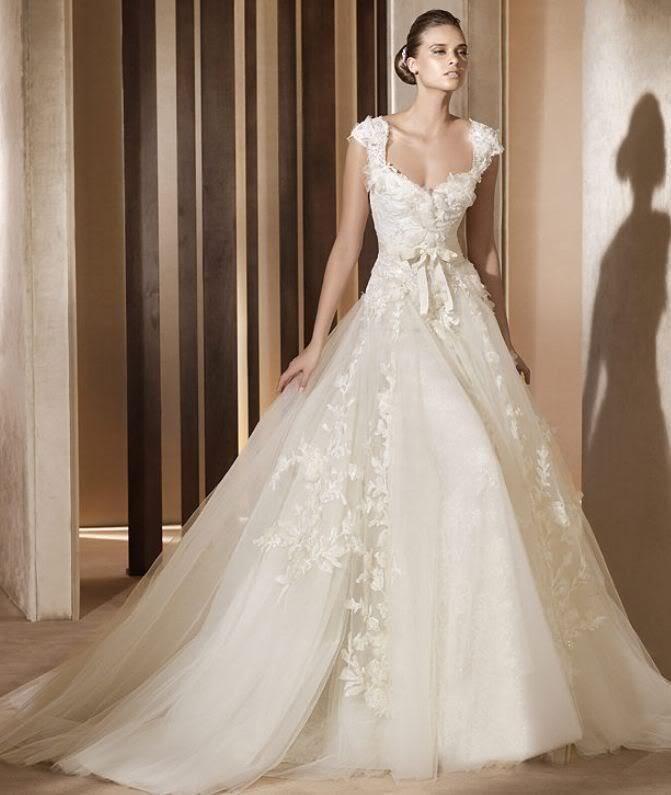 Wedding - Narrow neck ivory wedding dress with floral laces