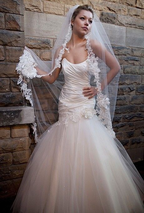 Mariage - GRATUIT VOILE sirène blanc / ivoire en satin Applique & Tull robe de mariée sur mesure Taille