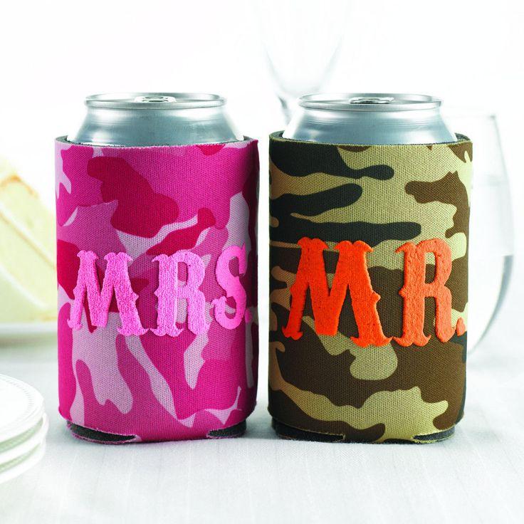زفاف - Hortense Camo Mr. & Mrs. Can Cooler Cozie Drink Cozy Koozie Gift