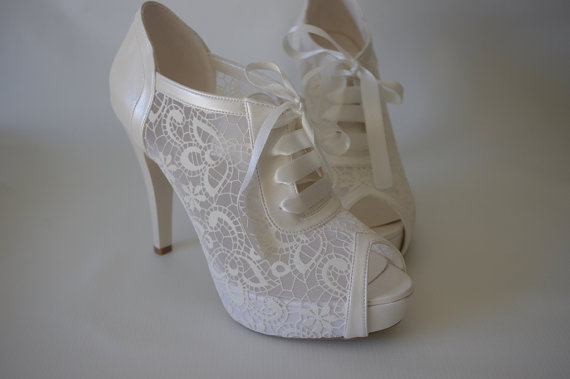 Свадьба - LACE wedding / bridal shoes designed specially -  Choose heel height and color