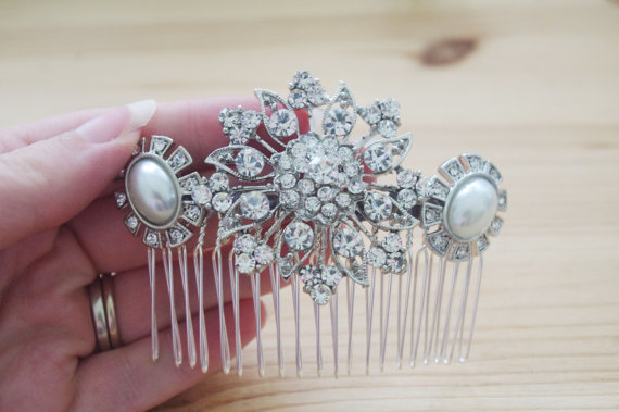 Mariage - Vintage style rhinestone flower and pearl large bridal wedding comb - New