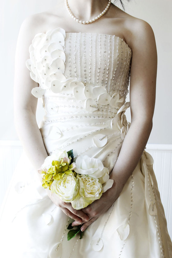 زفاف - Sample Sale - Flower Fairy Wedding Bridal Dress with Bling for a Boho or Alternative Wedding - New