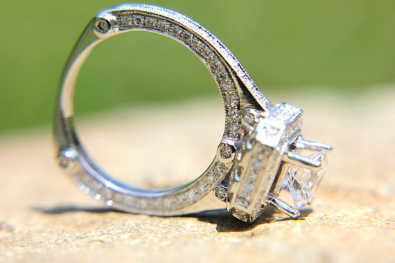 Hochzeit - HALO Diamond Engagement Ring