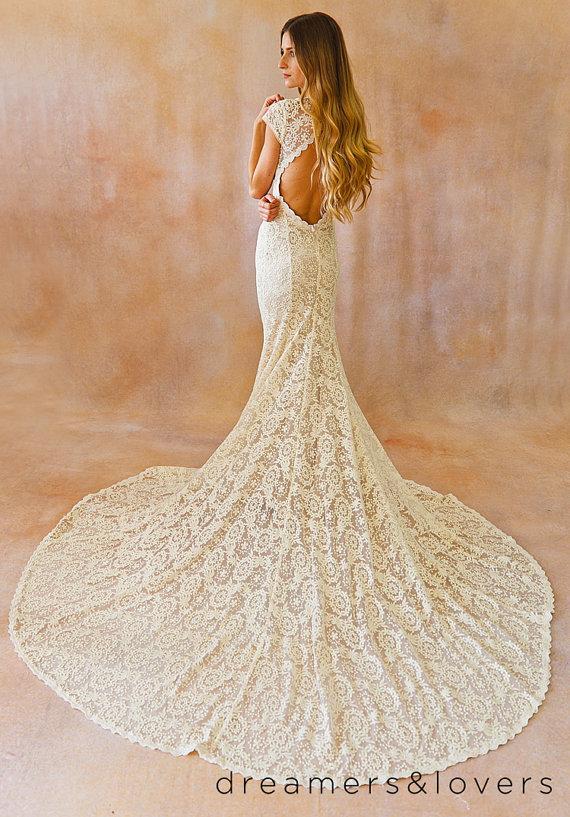 زفاف - Ivory Lace Bohemian BACKLESS WEDDING GOWN. simple and elegant wedding dress with open back and long elegant train. Cap sleeves. Ivory Lace - New