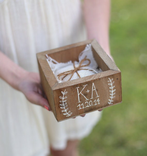 Свадьба - Personalized Ring Bearer Pillow Box Country Barn Wedding Decor Morgann Hill Designs (Item Number MHD100014) - New