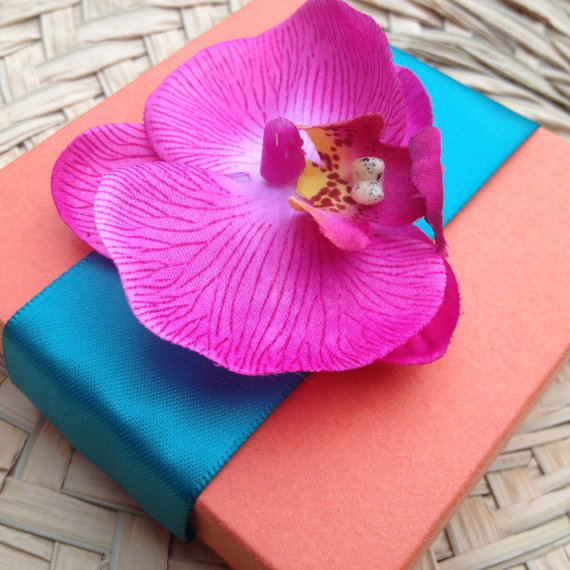 Hochzeit - Gorgeous Orchid Wedding Favor Box