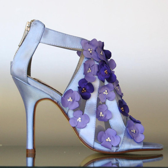 Mariage - Cornflower Blue Peep Toes with Purple Cascades