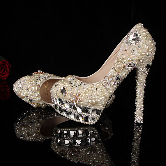 زفاف - White/Ivory pearl wedding shoes,Custom white/ Ivory pearl bridal shoes, Unique pearl crystal wedding shoes in handmade - New