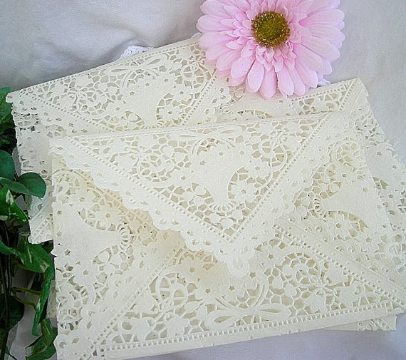Hochzeit - Doily Lace Envelopes, Paper, Vintage Inspired,  IVORY Shabby Chic Wedding Invitaion Liners, 5 x 7 A7 Size 5 Piece Set - New