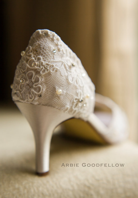 Свадьба - Lace Wedding Shoes By Arbie Goodfellow - Custom Lace Shoes - Couture Hand Beaded Wedding Shoes - Ivory Wedding Shoes - Pearls And Crystals - New