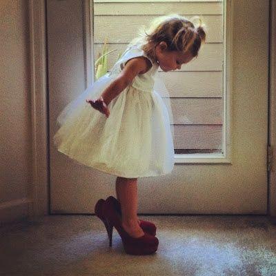 Свадьба - Take A Picture With Your Flowergirl Wearing Your Wedding Shoes And Give To Her On Her Wedding Day  @  Wedding-Day-Bliss