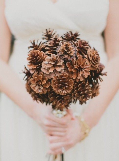 Hochzeit - Rustic Wedding Bouquets ♥ Pine Cone Details