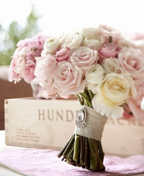 Hochzeit - Stunning Wedding Bouquet ♥ Vintage Kristall Brosche & Satin Schleife Griff