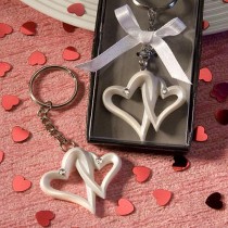 wedding photo - Interlocking Heart Design Favor Saver Key Chains wedding favors