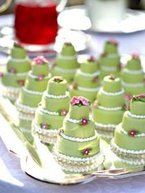 wedding photo -  Adorable mini wedding cakes