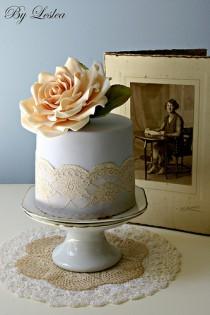 wedding photo - Vintage Style With Peach Rose