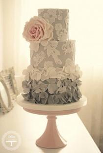 wedding photo - Ombre оборками торт