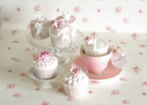 wedding photo -  Rose et blanc Cupcakes