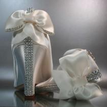 wedding photo - Свадебная Обувь -- Слоновой Кости Peeptoe Клинья С Серебряными Стразами Газа На Каблуках И Сопоставления Лук