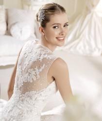 Romantic Sweetheart and Lace Back La Sposa Bridal Gown Idoia By Pronovias wedding photo - Romantic Sweetheart and Lace Back La Sposa Bridal Gown Idoia By Pronovias