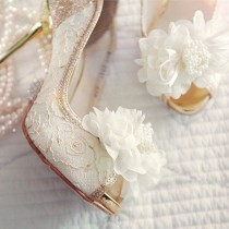 wedding photo - Wedding Shoes with an attractive white flower