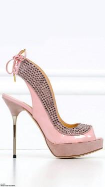 wedding photo - Stylish pink wedding sandal designed by Zuhair Murad