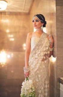 wedding photo - Красивые Белые Сари #индийский 