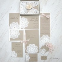 wedding photo - VENTE: Invitation de mariage de cru - napperon de dentelle - vedette dans Vogue UK - Lillian Collection-échantillon