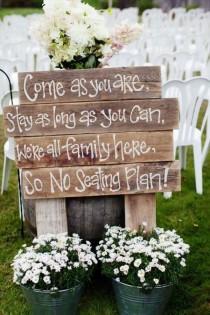 wedding photo - 10 DIY Pallet Sign Ideas For Wedding