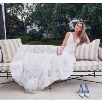 Monique Lhuillier Bride wedding photo - Monique Lhuillier Bride