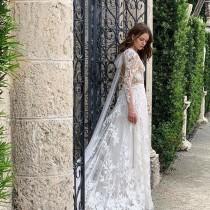 Monique Lhuillier Bride wedding photo - Monique Lhuillier Bride