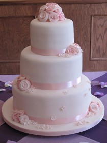 wedding photo - Chic Fondant Wedding Cakes ♥ Wedding Cake Design 