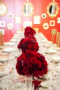 wedding photo - Red Wedding Tablescapes ♥ Red Christmas Tablescapes